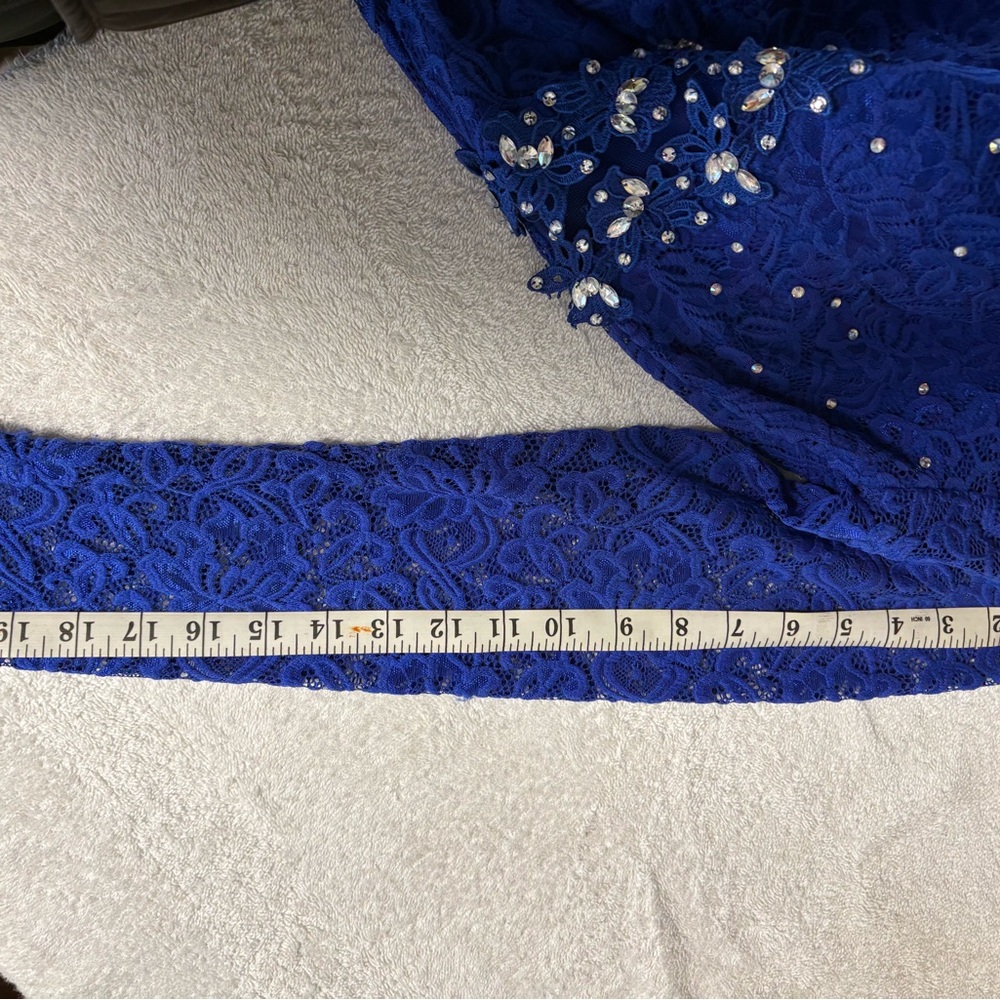 Elegant Blue Lace Dress - Picture 10 of 10